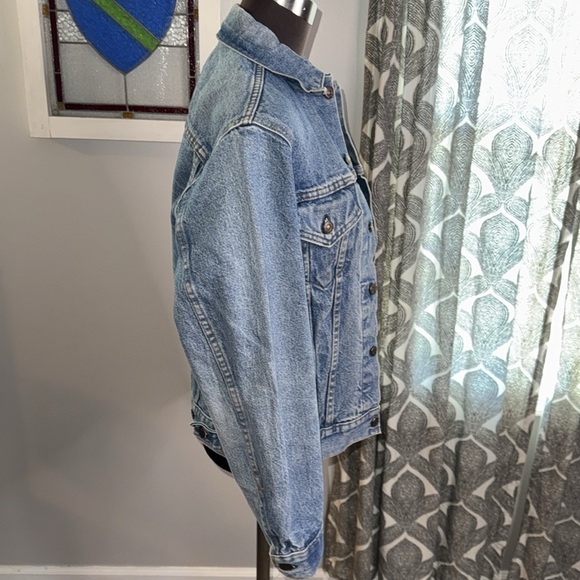 Vintage Levi’s Denim Trucker Jacket - Picture 5 of 9
